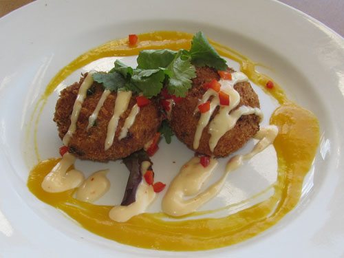 Cafe OLei Maui restaurant crabcakes